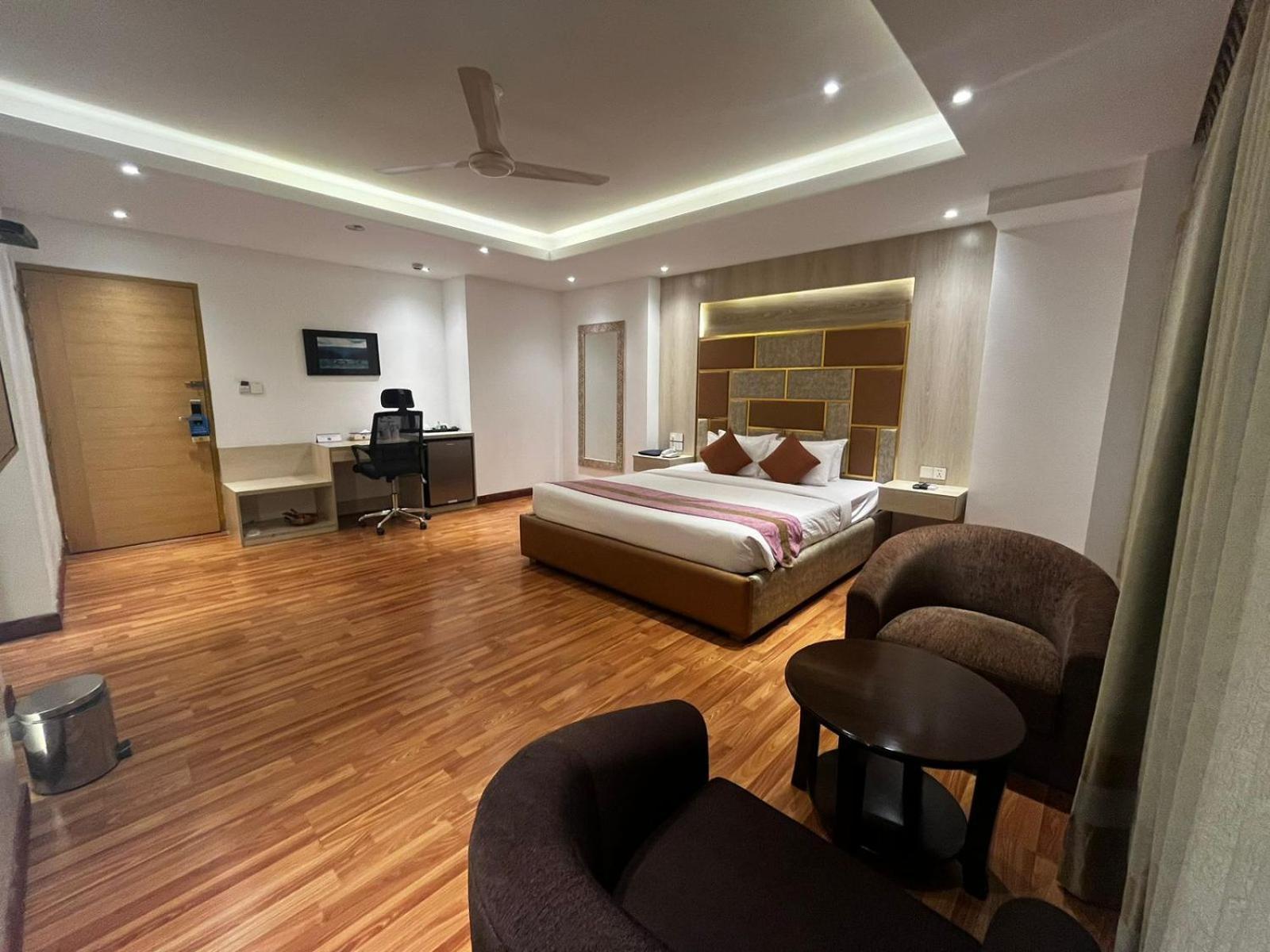 Royal Raj Hotel Rajshahi Buitenkant foto