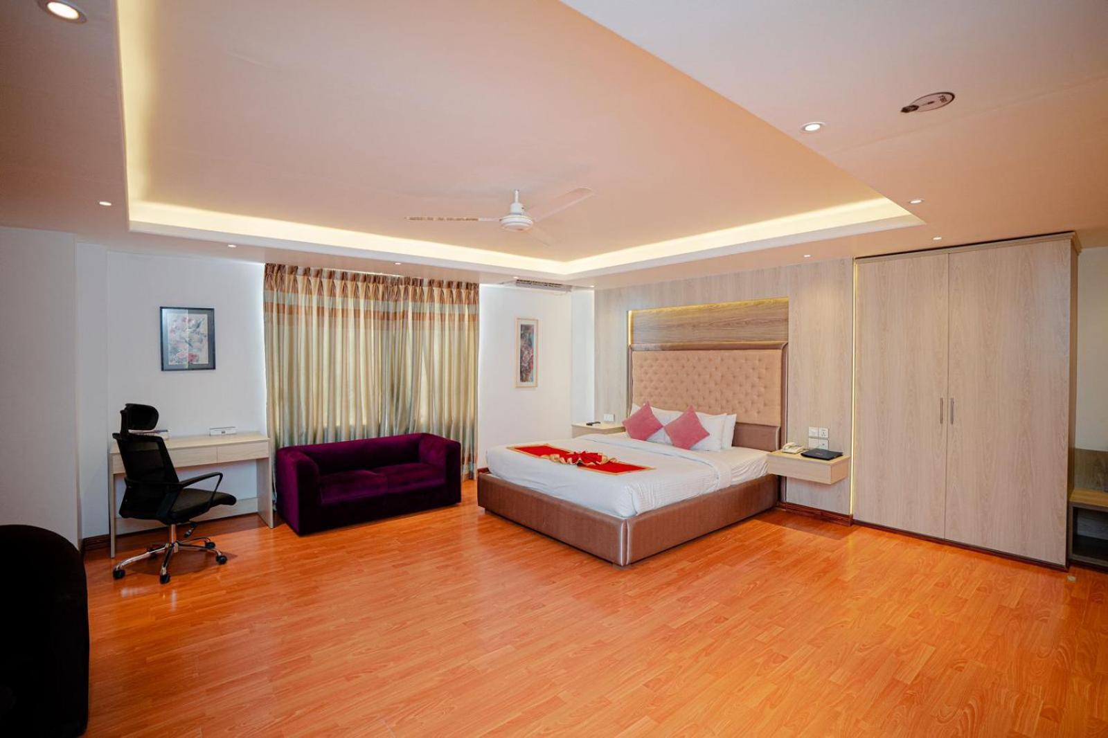 Royal Raj Hotel Rajshahi Buitenkant foto
