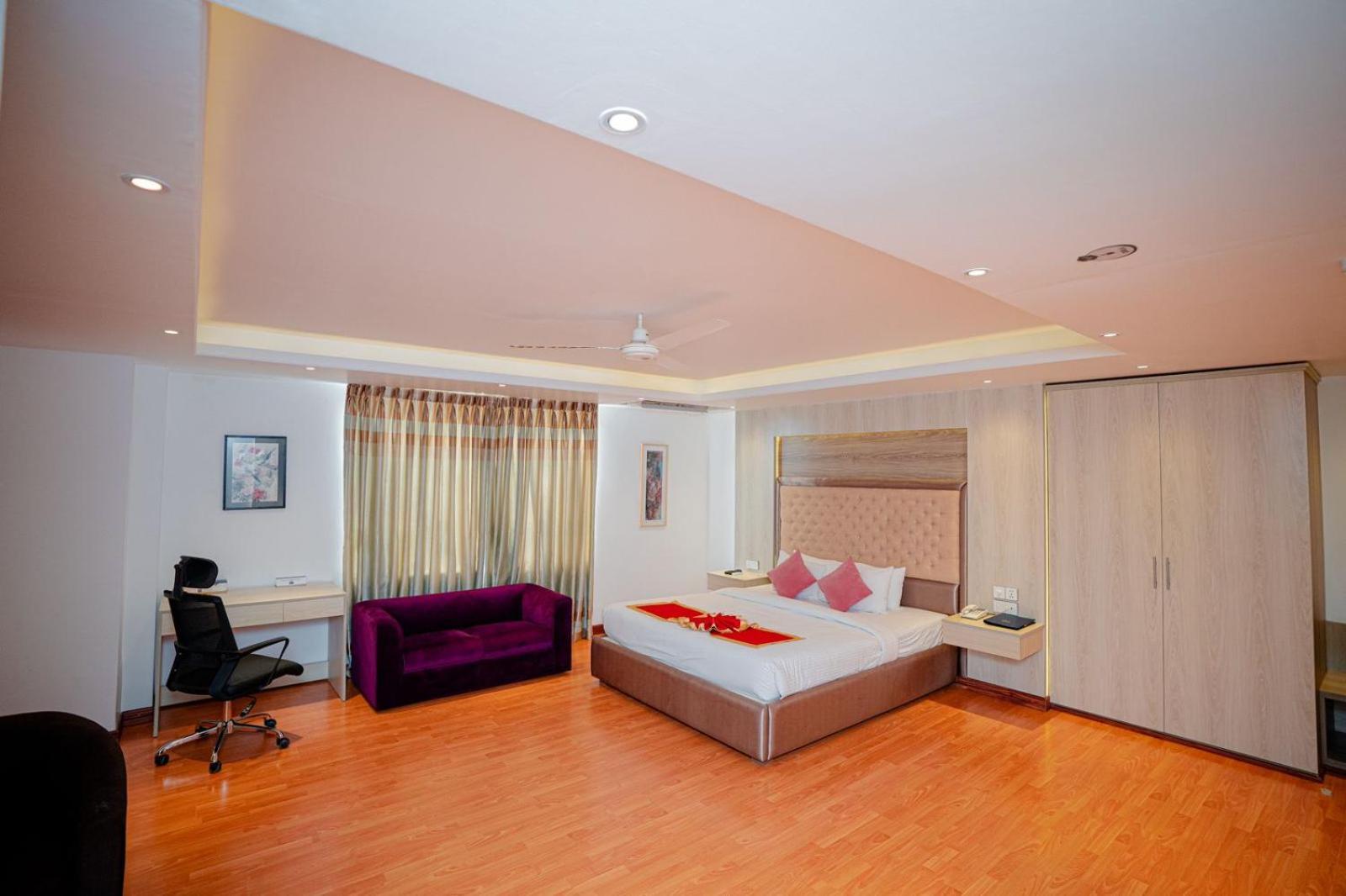 Royal Raj Hotel Rajshahi Buitenkant foto