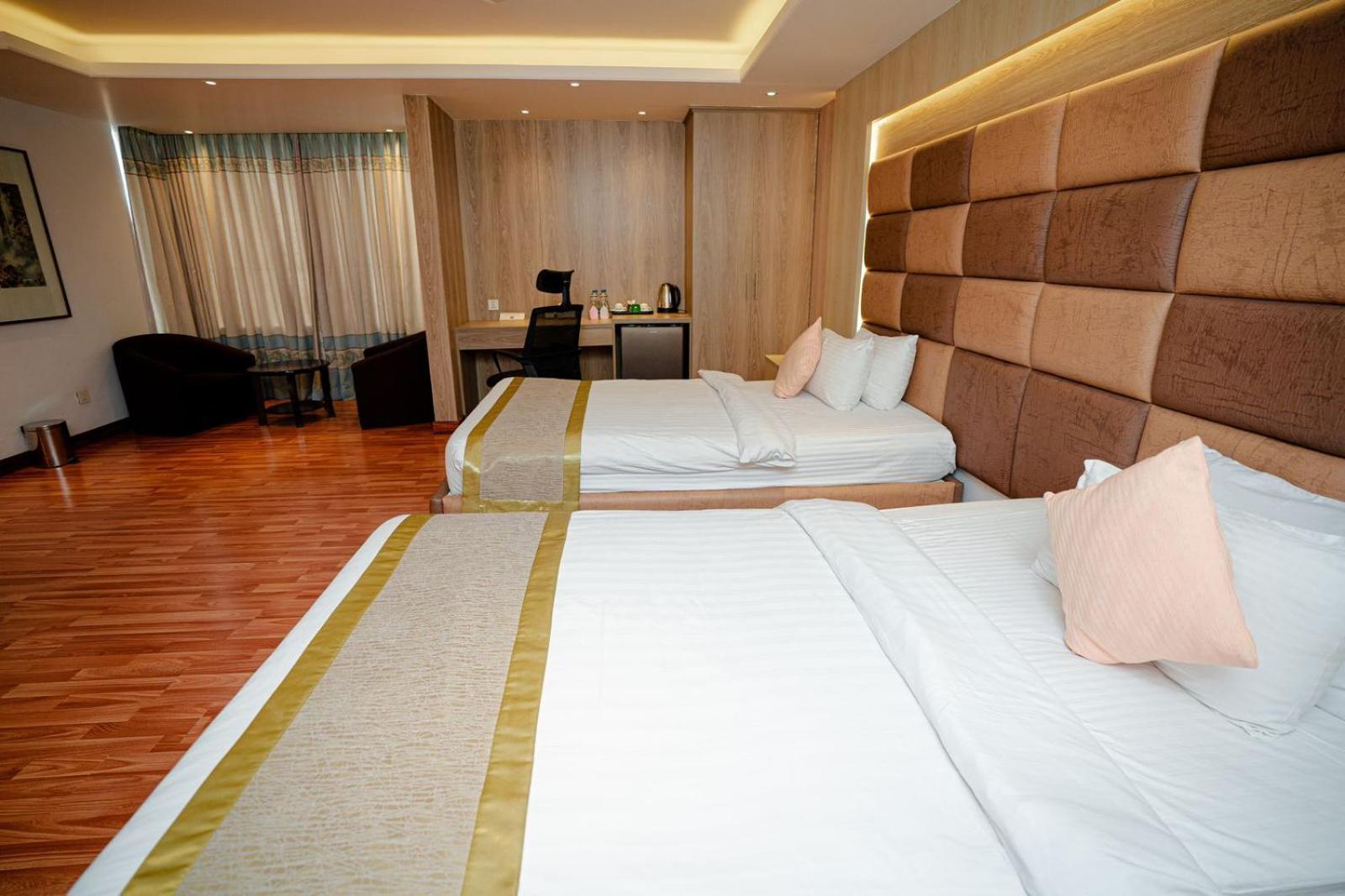 Royal Raj Hotel Rajshahi Buitenkant foto